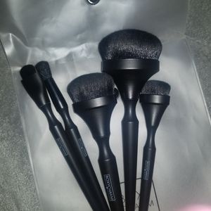 Boxycharm brushes